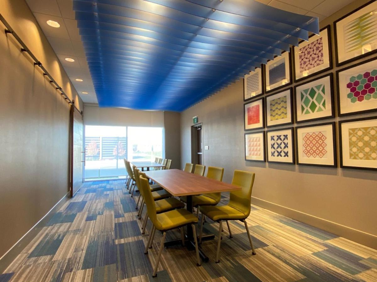Holiday Inn Express & Suites - Aurora By Ihg מראה חיצוני תמונה